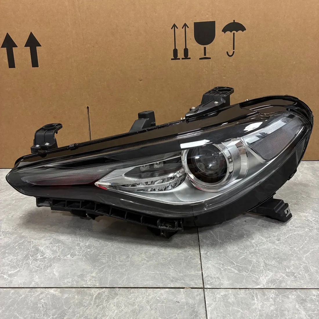 Alfa Romeo Giulia LH Bi-Xenon Headlight 50564103 With Module photo 1