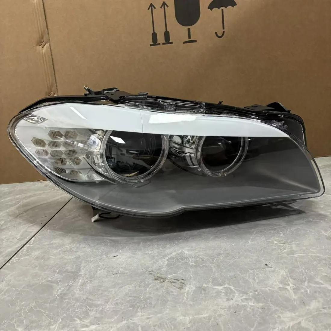 BMW F10 Pre-LCI RH Xenon Headlight Non-AFS Without Modules photo 1