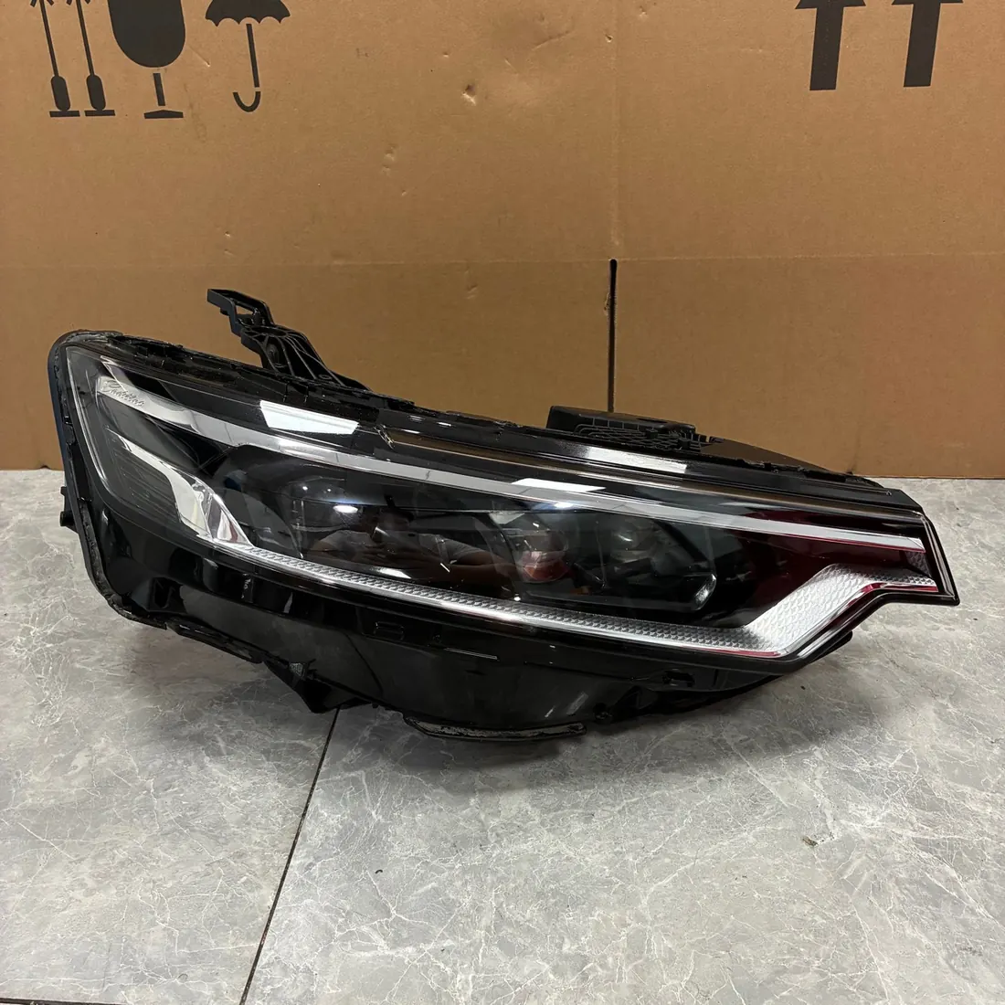 Cadillac XT6 RH LED Headlight 84717674 Without Modules photo 1