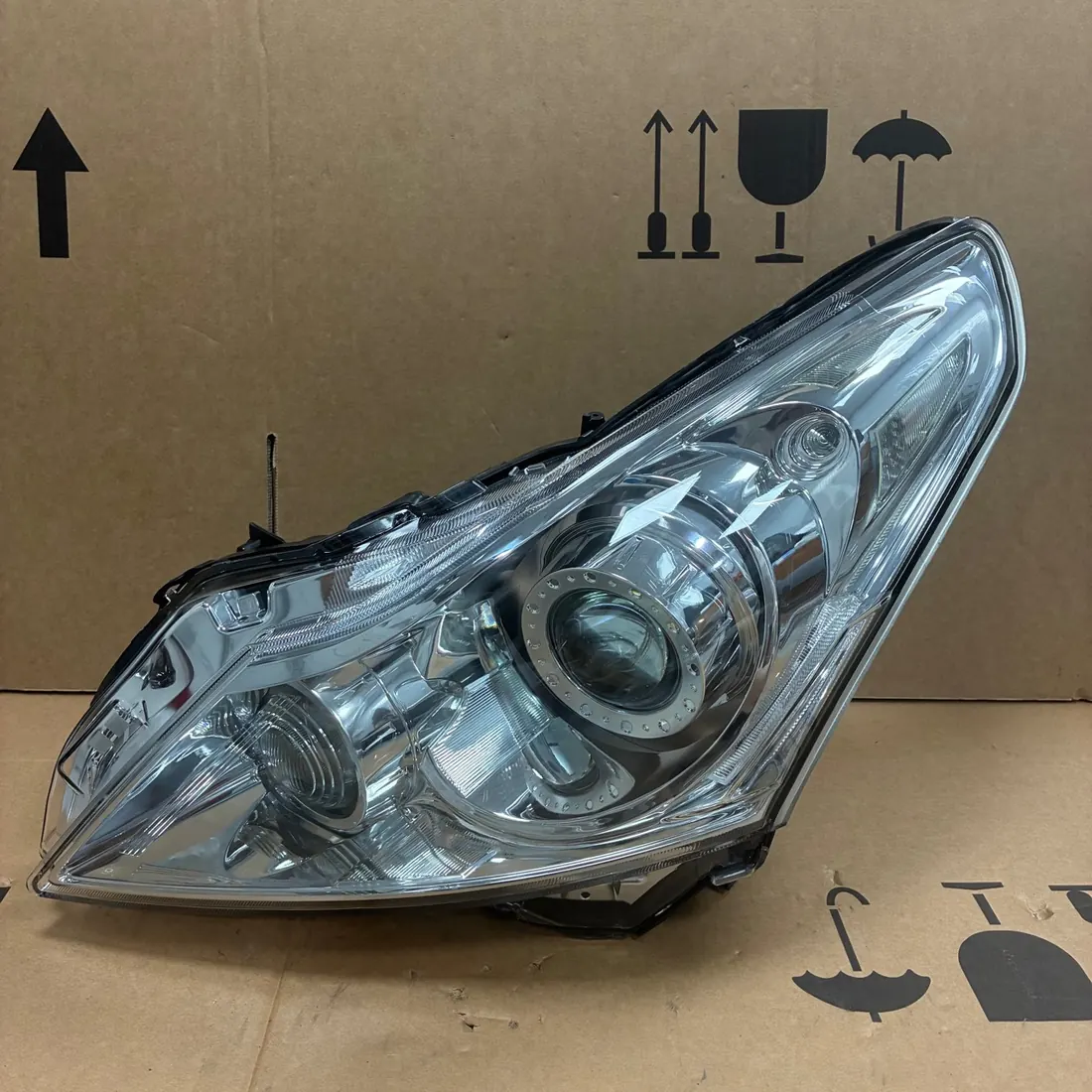 Infiniti G25 LH Headlight Without Modules photo 1