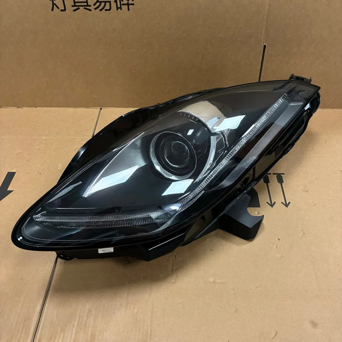 Jaguar F-Type X152 Pre-Facelift LH Bi-Function HID Headlight Without Modules photo 1