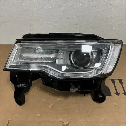 Jeep Grand Cherokee WK2 2014-2015 Left Bi-Xenon Headlight 68144709AF Valeo
