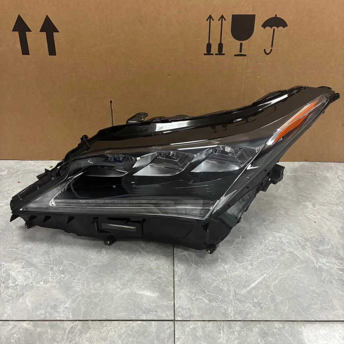 Lexus RX350 LH Headlight Without Modules photo 1