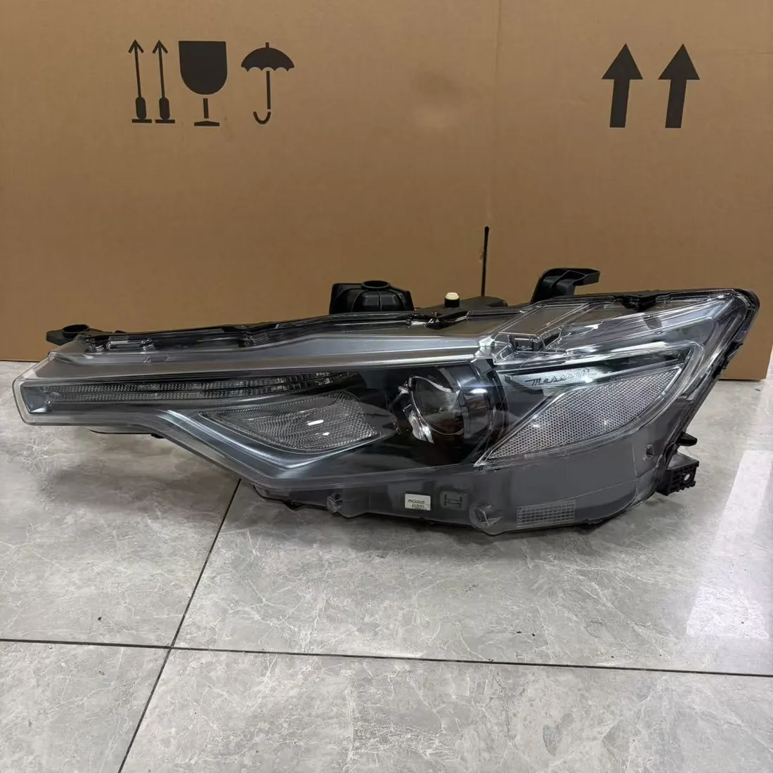 Maserati Levante M161 Pre-Facelift Left Bi-Xenon LED DRL Headlight Valeo photo 1