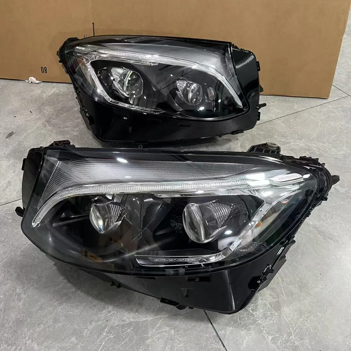 Mercedes-Benz W253 Headlight Assembly photo 1