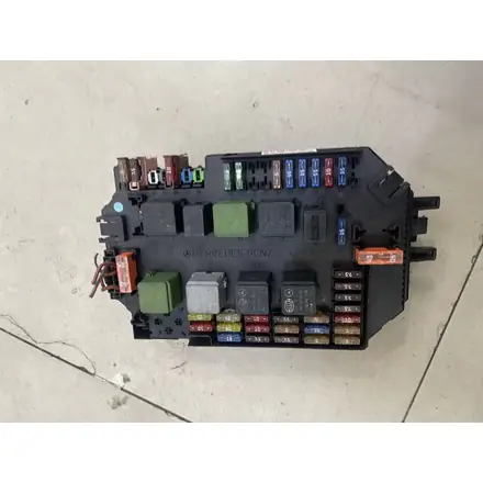 Mercedes W221 C216 Front SAM Fuse Relay Box A2219067200 A2219063600