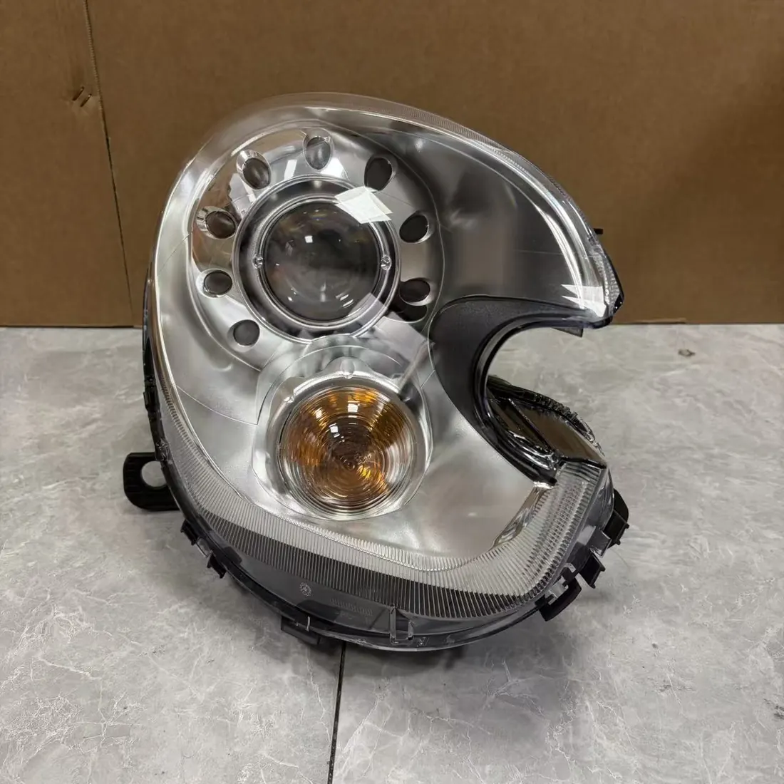 MINI Countryman R60 2010-2016 RH Bi-Xenon HID Non-AFS Headlight Assembly photo 1