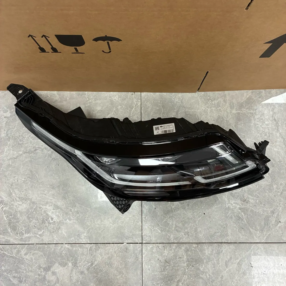 Range Rover Velar L560 2017-2020 LED MID Headlight No Modules RH thumbnail 3