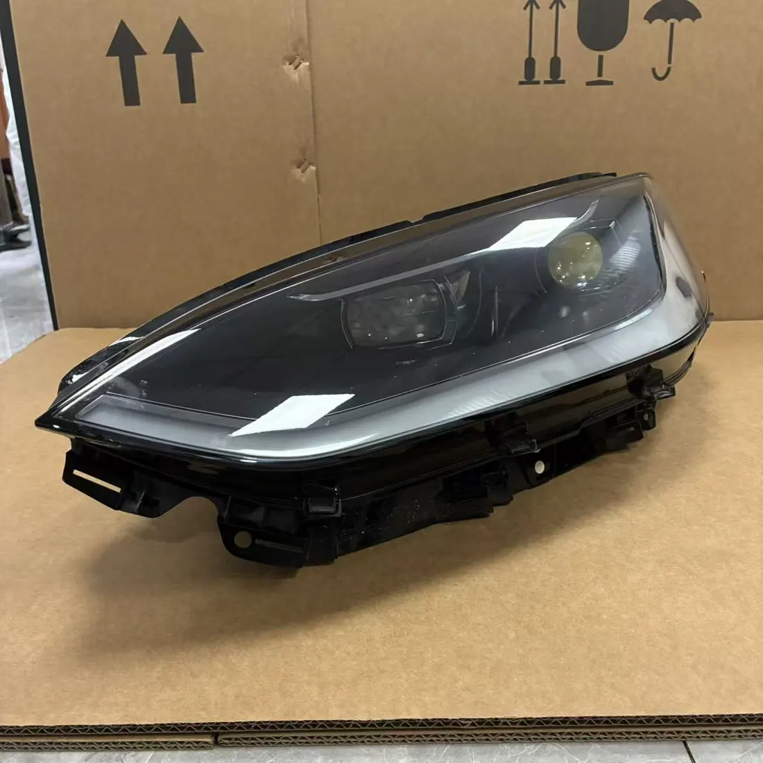 Tesla Model X Refresh Matrix LED Headlight LH 1800040-00-C Complete Assembly photo 1