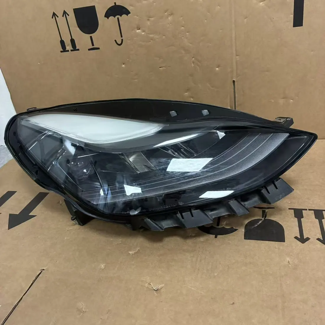 Tesla Model Y Right Global LED Headlight 1514953-00-C HELLA 015.319-52 photo 1