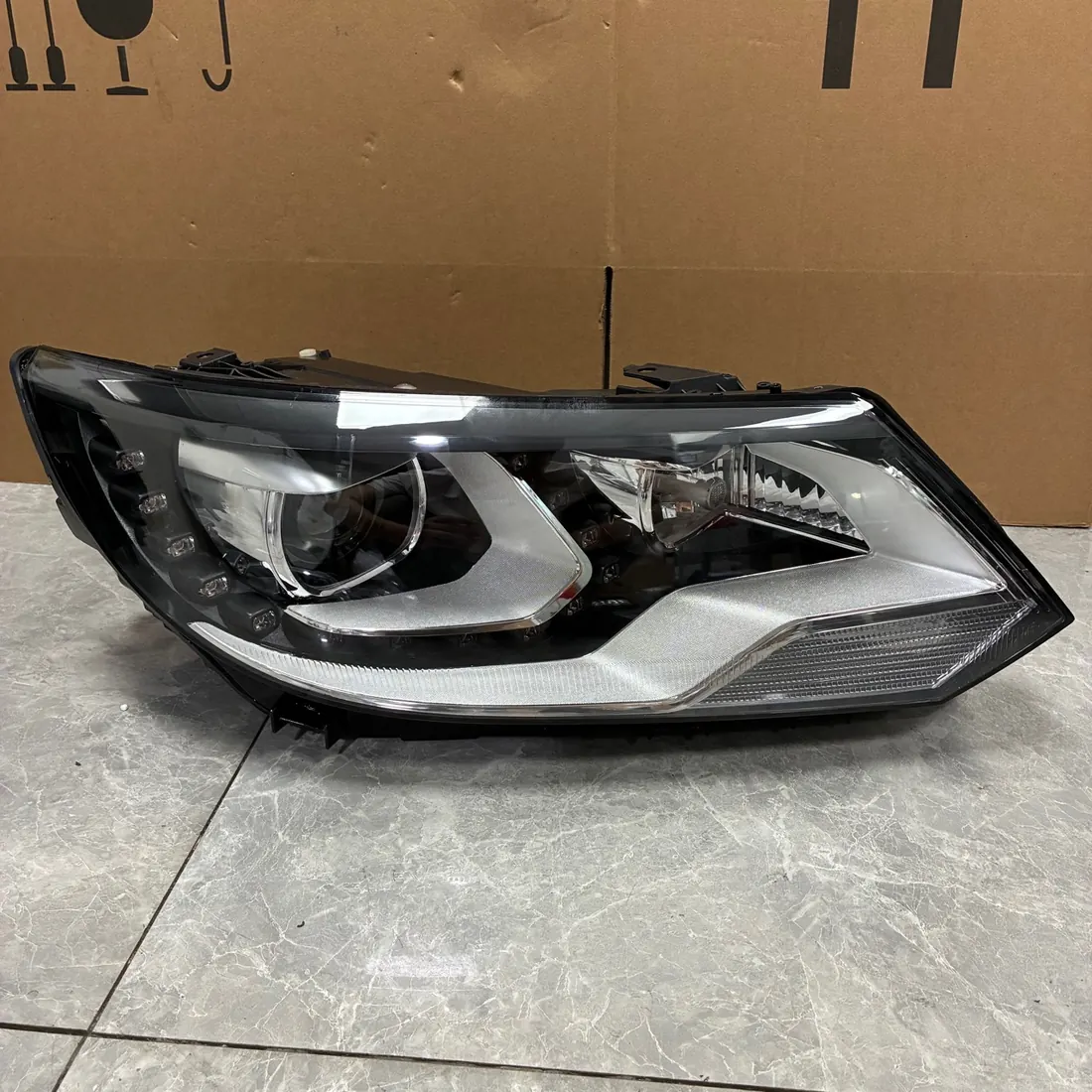 Volkswagen Tiguan I 5N Facelift RH Bi-Xenon Headlight with LED DRL Without Modules photo 1
