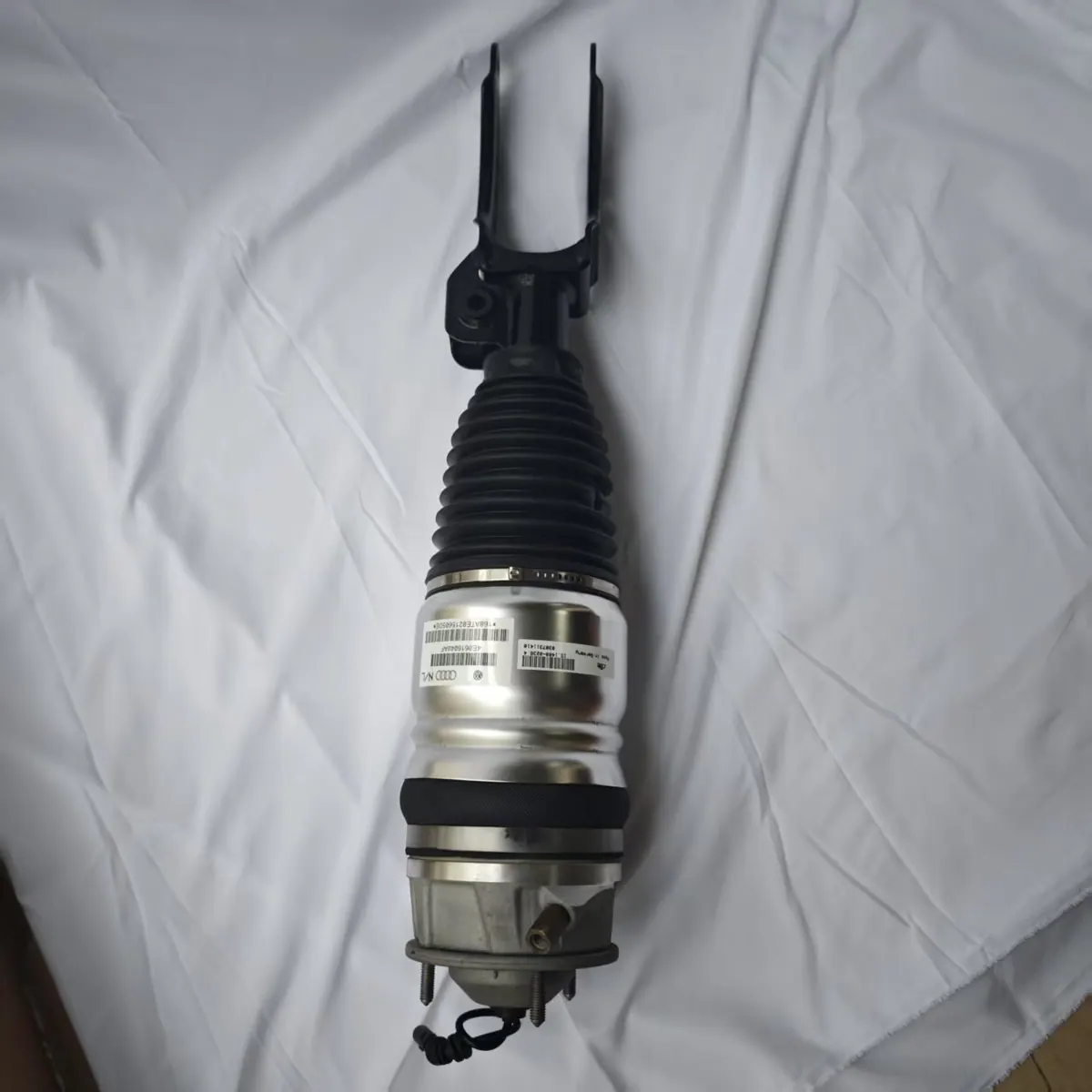 Volkswagen Touareg 7P Front Air Suspension Shock Absorber Original Refurbished photo 1