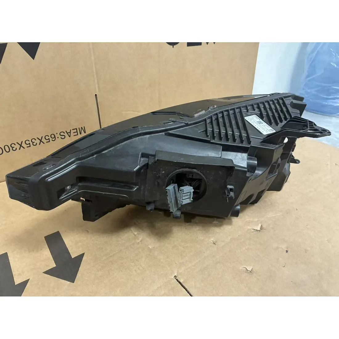 Volvo XC60 II 2021-2024 Right MID LED Headlight ZKW 32337379 thumbnail 4