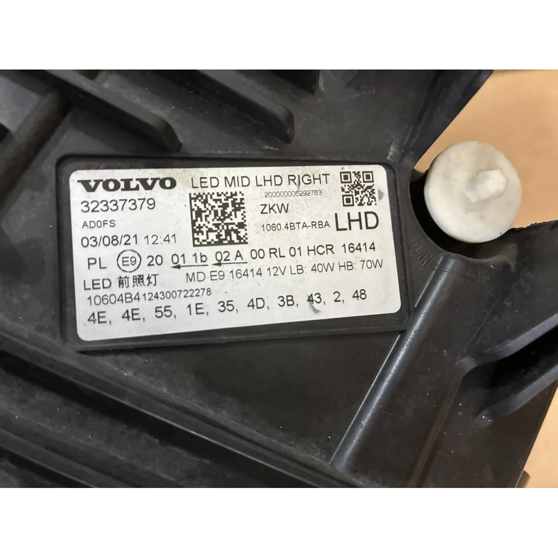 Volvo XC60 II 2021-2024 Right MID LED Headlight ZKW 32337379 thumbnail 6