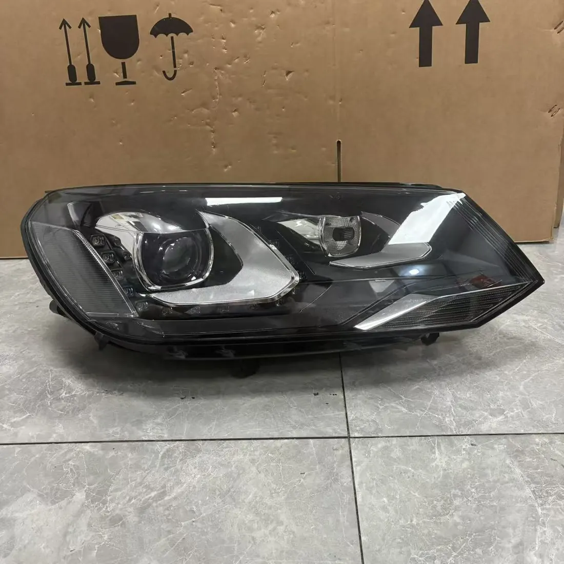 VW Touareg 7P 2011-2014 Right AFS Bi-Xenon LED Headlight 7P1941034 photo 1